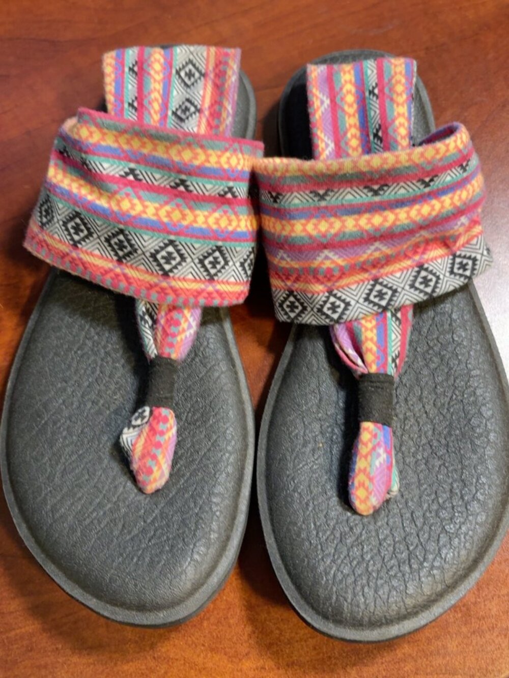 Sanuk Women’s Size 7 Yoga Sling Sandals Multicolor Tribal Print Black Footbed